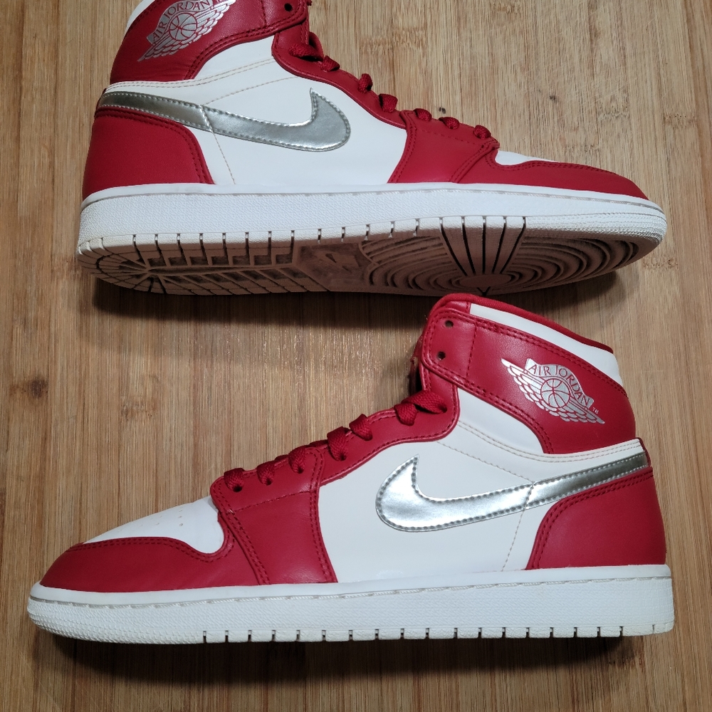 Air Jordan 1 Retro High 'Silver Medal'